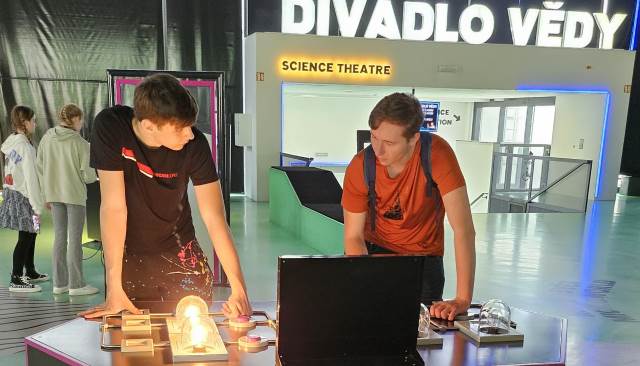 Další tradiční „ÚŽASNÝ DEN S FYZIKOU“.