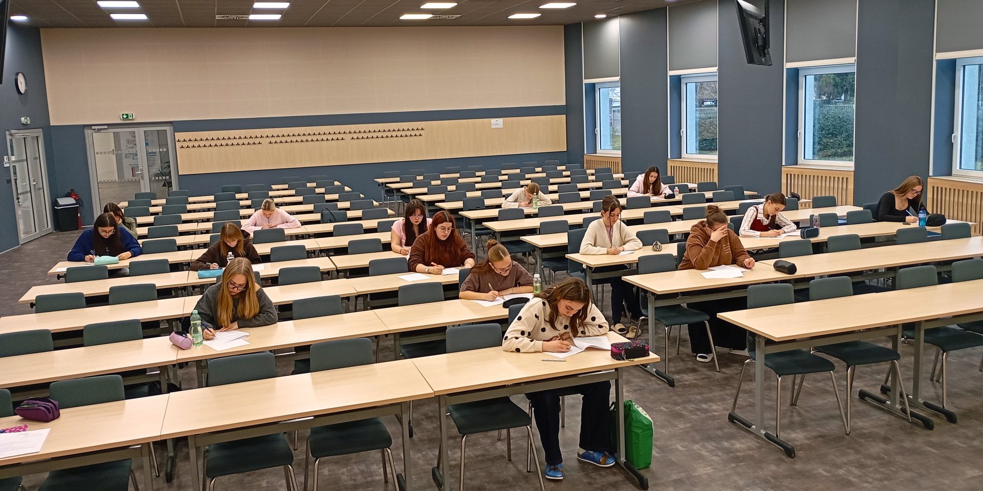 Školního kola Olympiády v českém jazyce se zúčastnilo 16 soutěžících