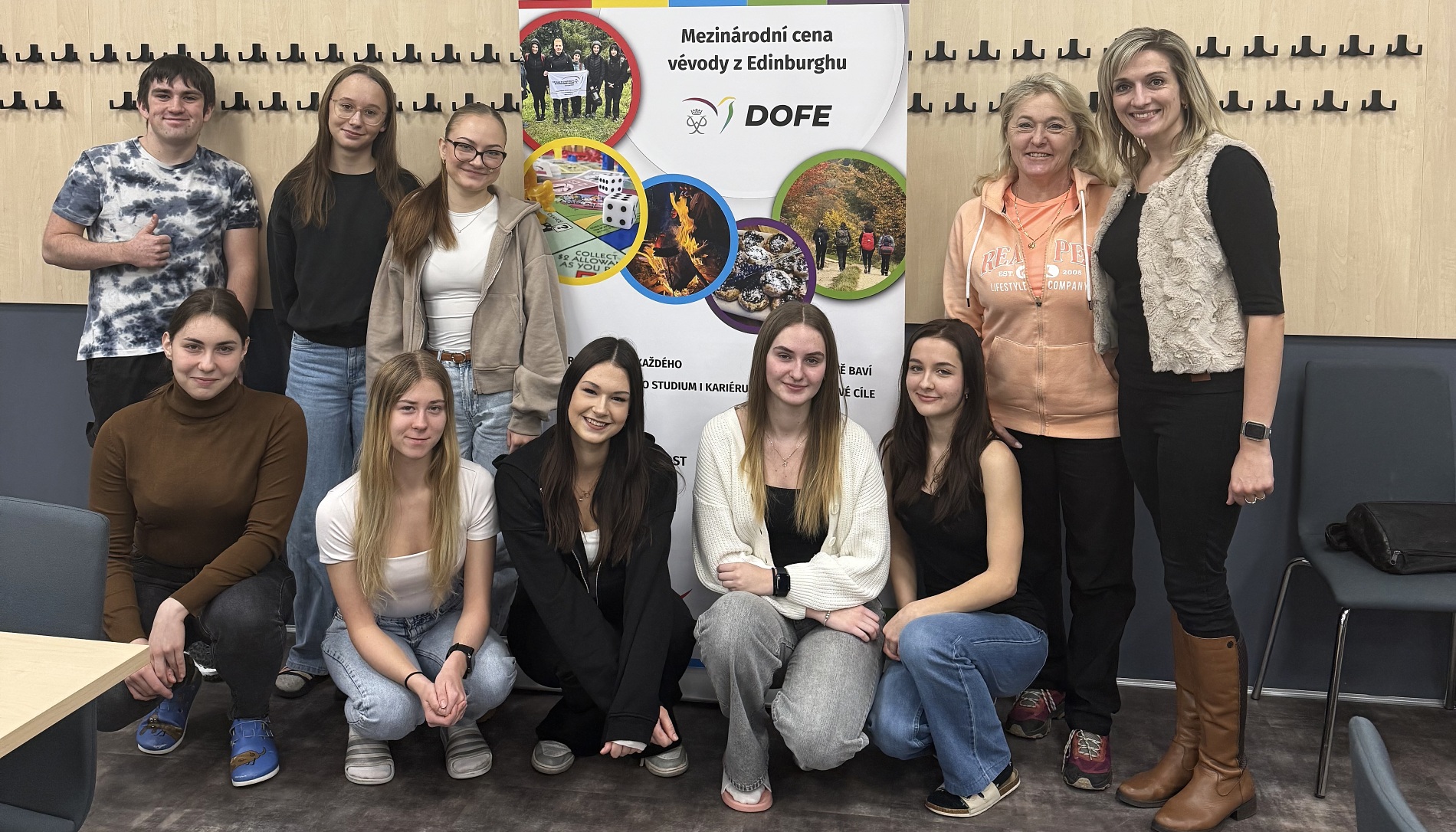 účastníci snídaně